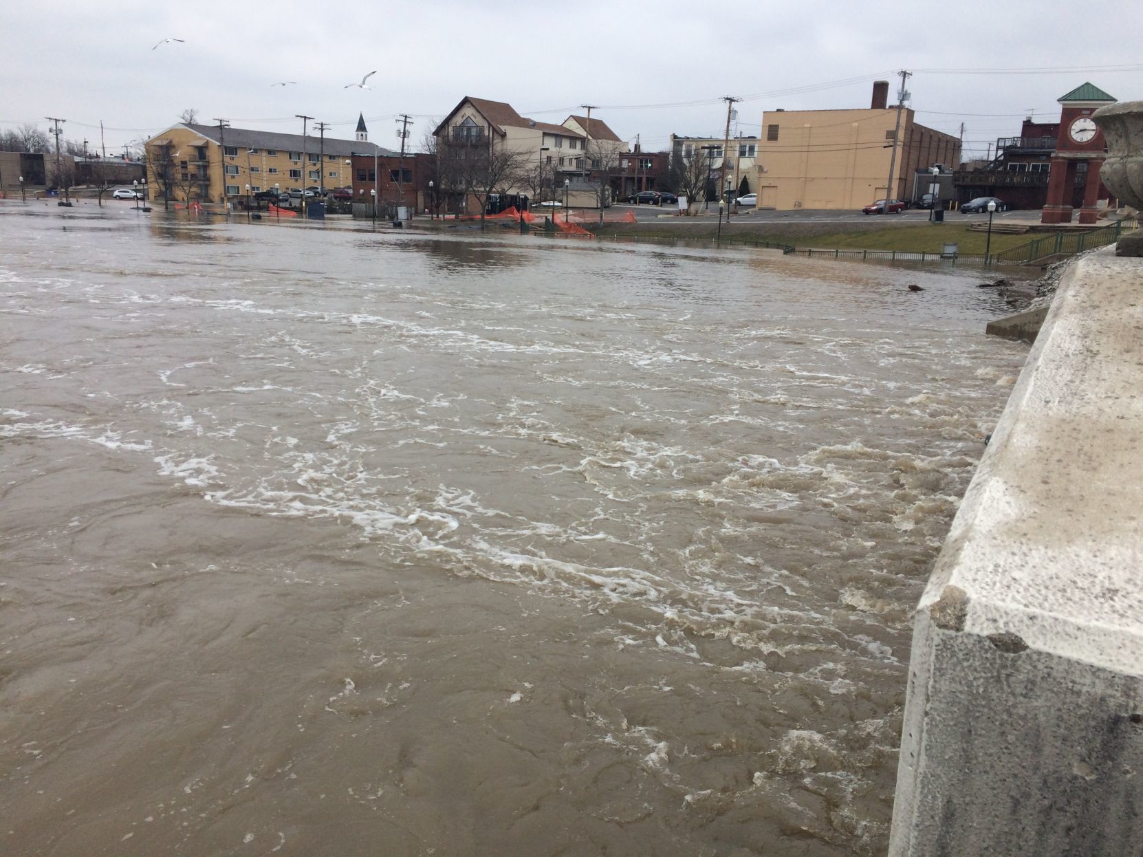 UPDATE: Lake Station residents evacuated because of flooding on Deep River